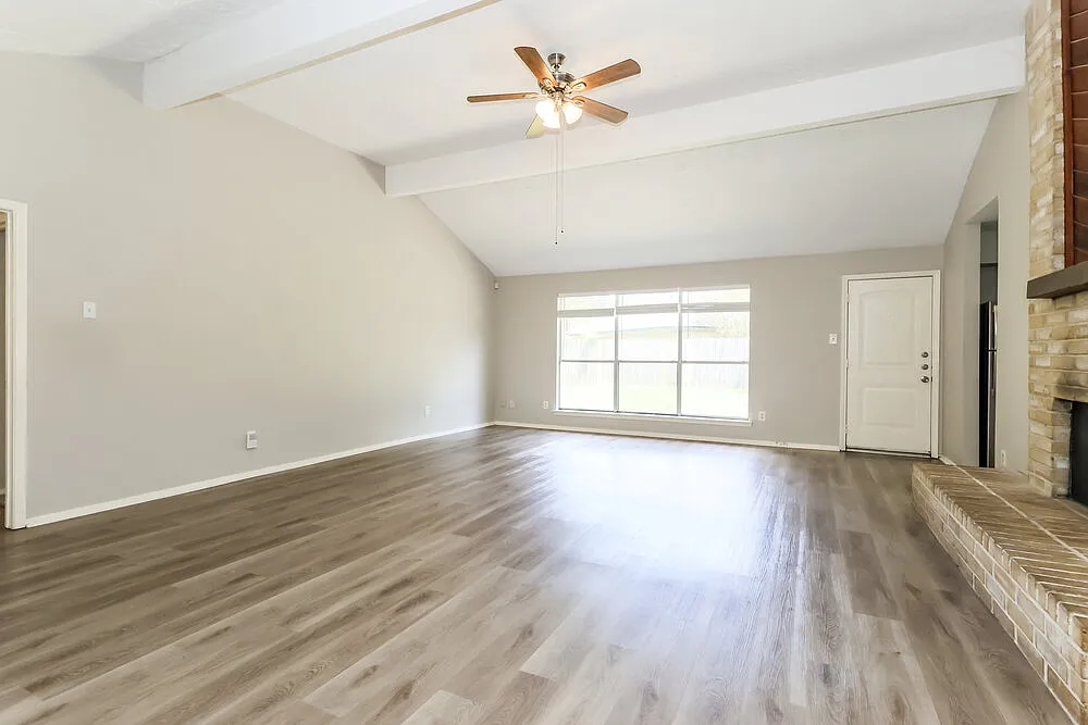 3 bed, 2.0 bath, 1656 sqft, $1,730 — Photo 3