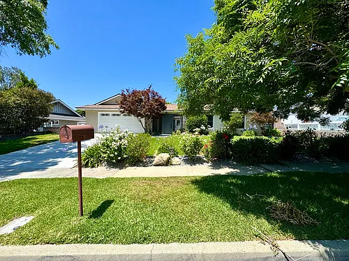 1909 Abbie Way Photo 1