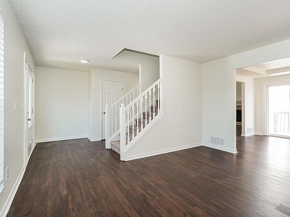 4th image of 392 Old Ivory Ct