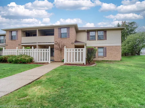 19586 Northridge Dr, Northville, MI 48167