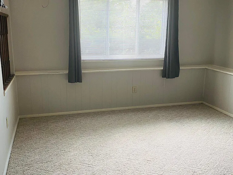 1282 Firethorne Dr — Photo 3