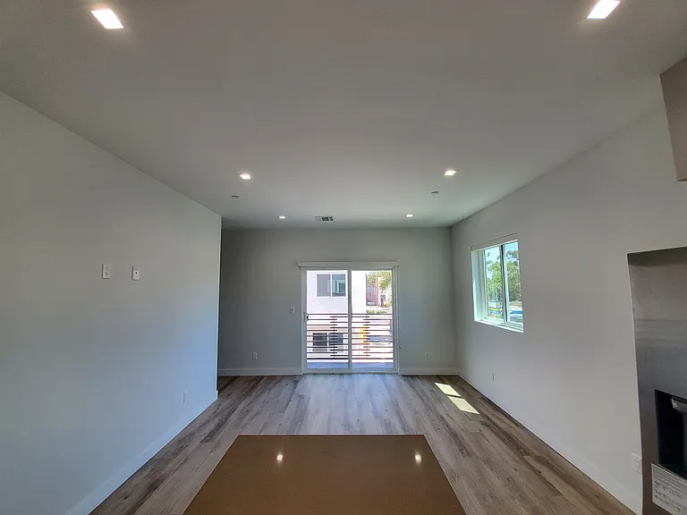 2337 Crenshaw Blvd #1/2 — Photo 23