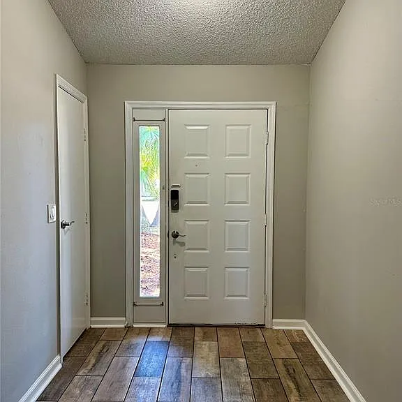 1831 Twisting Ln — Photo 2