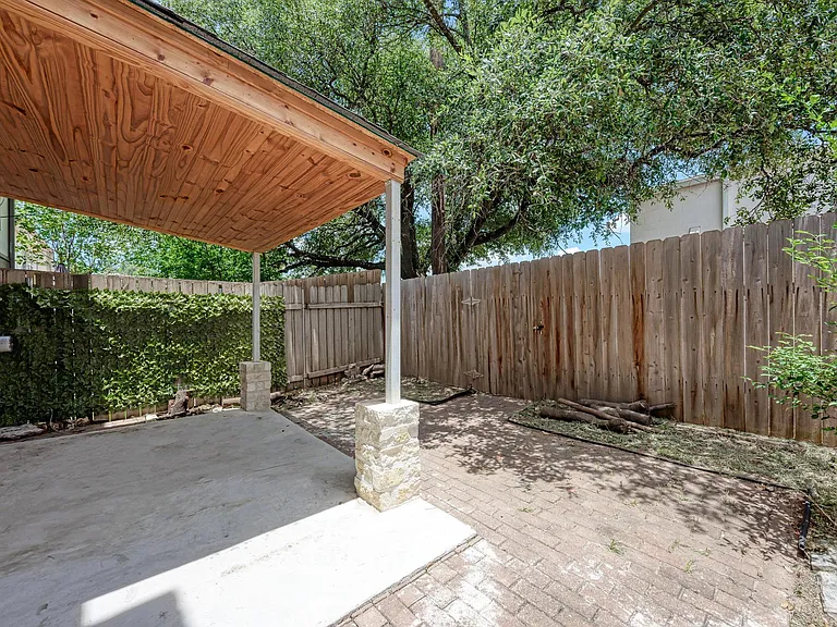7917 Parliament Pl — Photo 32