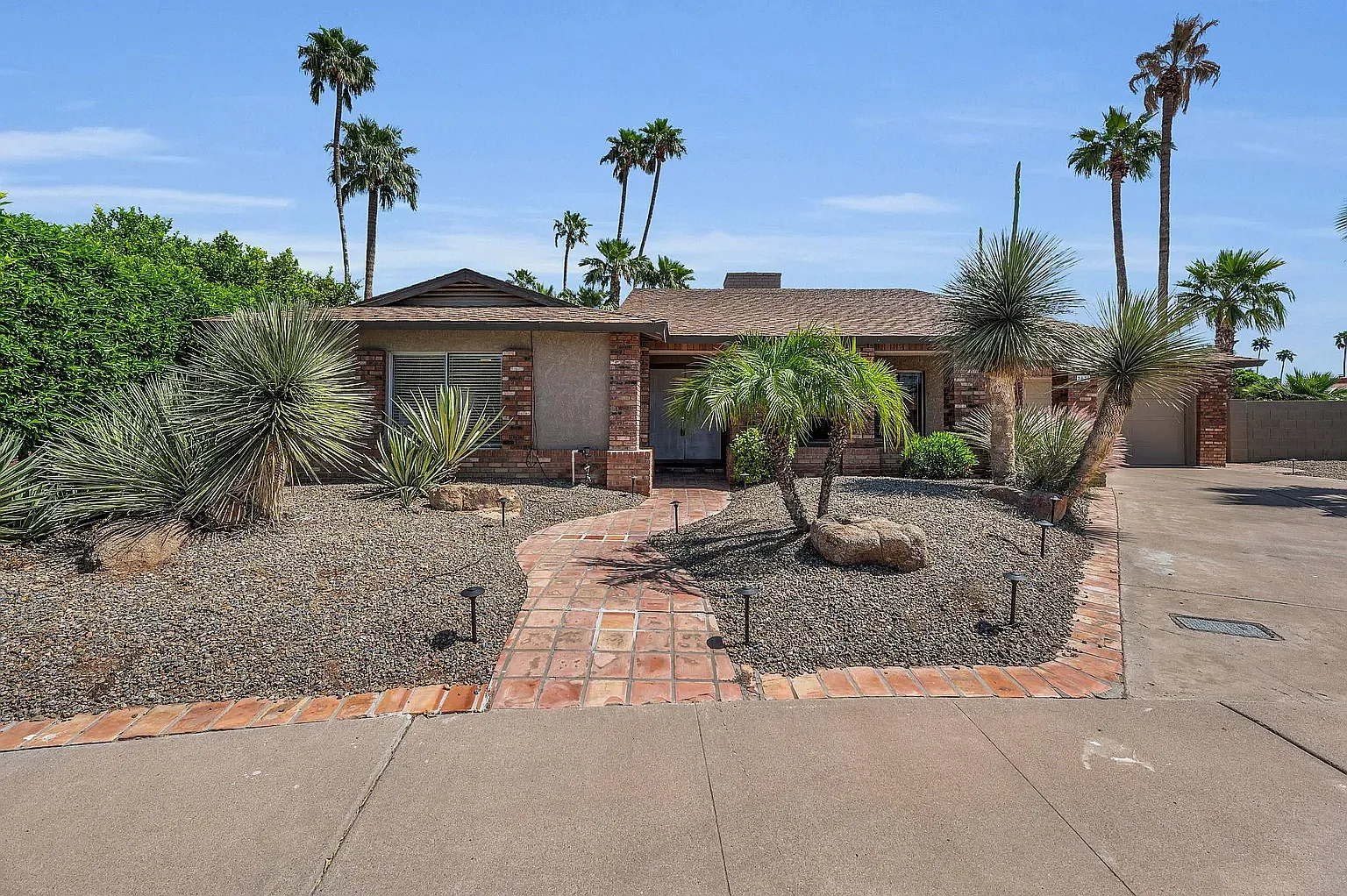 3 bed, 2360 sqft, $4,950 — Photo 4
