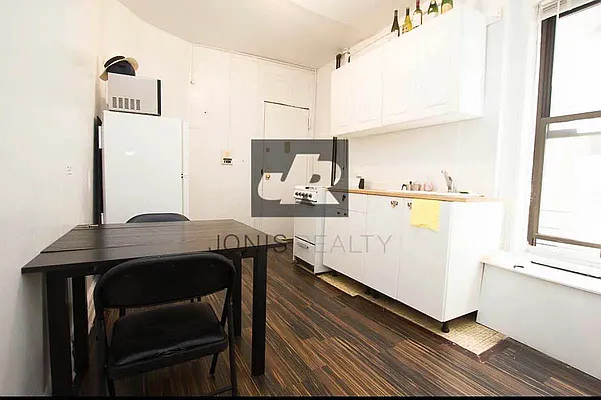 Rented by Jonis Realty | media 1