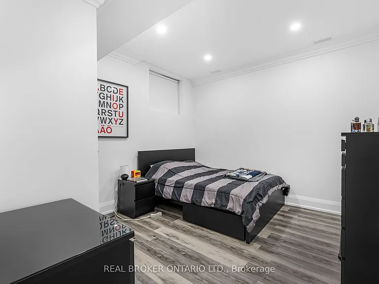 330 Maple Ave #BASEMENT — Photo 16