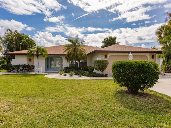 1424 Windsor Ct, Cape Coral, FL 33904