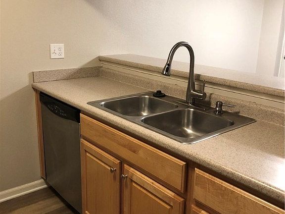 4th image of 101 NW 8th St Unit 306