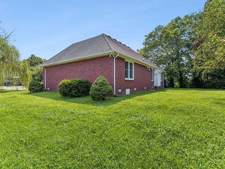 131 Savannah Ridge Dr — Photo 45