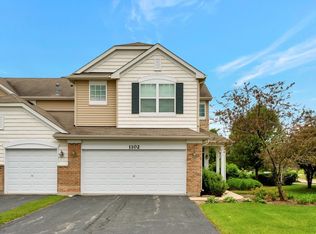 1102 Hawk Hollow Dr, Yorkville, IL 60560