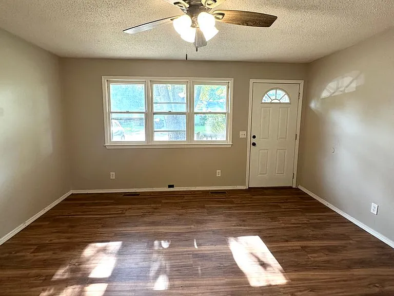 209 S Dale Ave — Photo 7