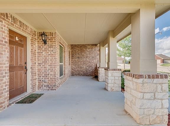 3rd image of 721 Stribling Dr