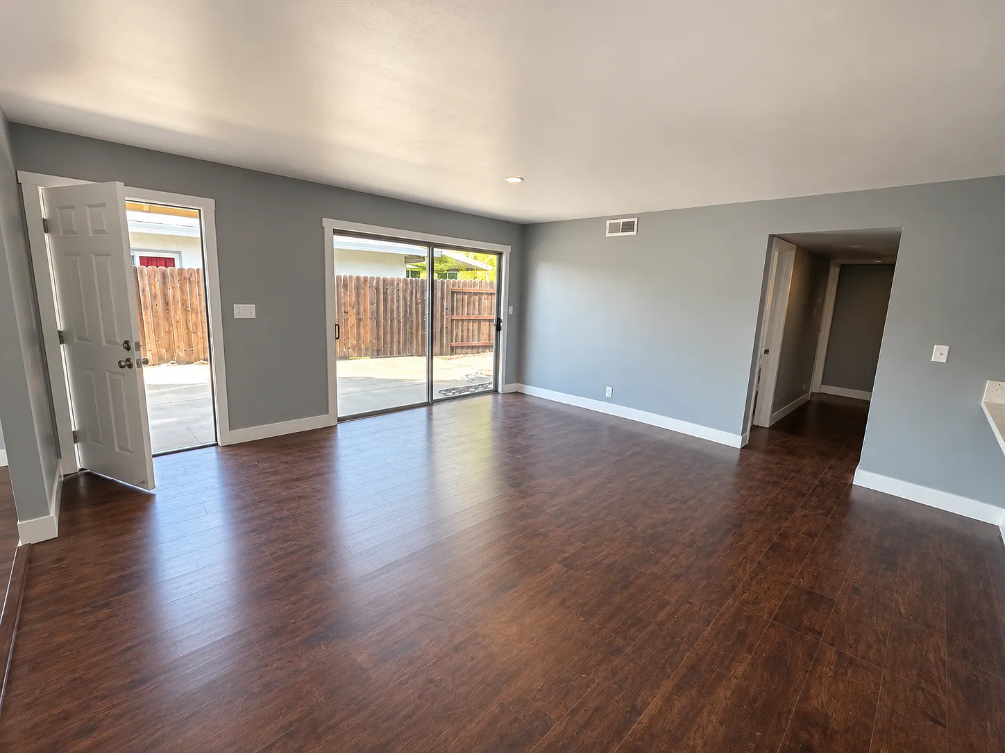 3 bed, 1350 sqft, $2,600 — Photo 4
