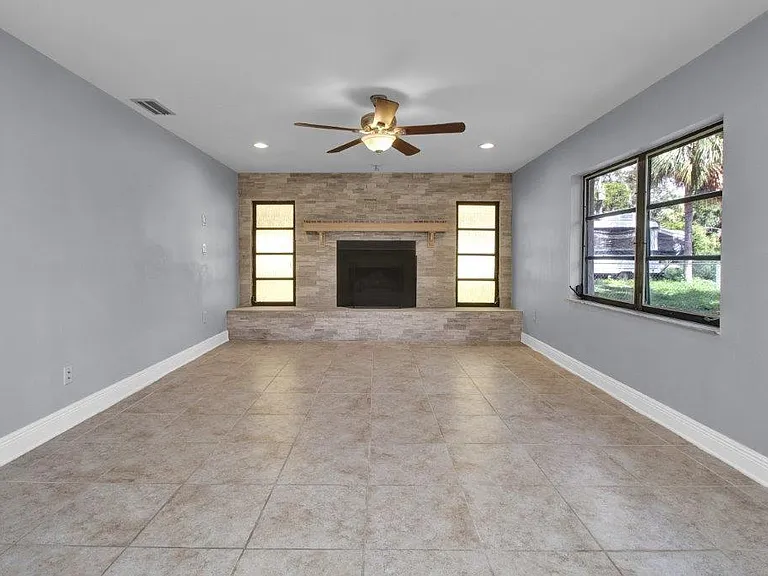 13540 Sedgwick Ave — Photo 20