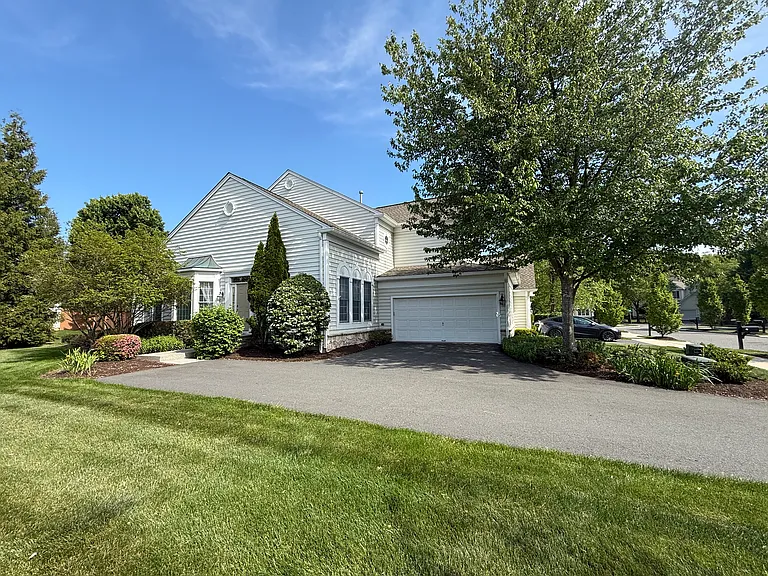 8 Trewbridge Ct — Photo 1