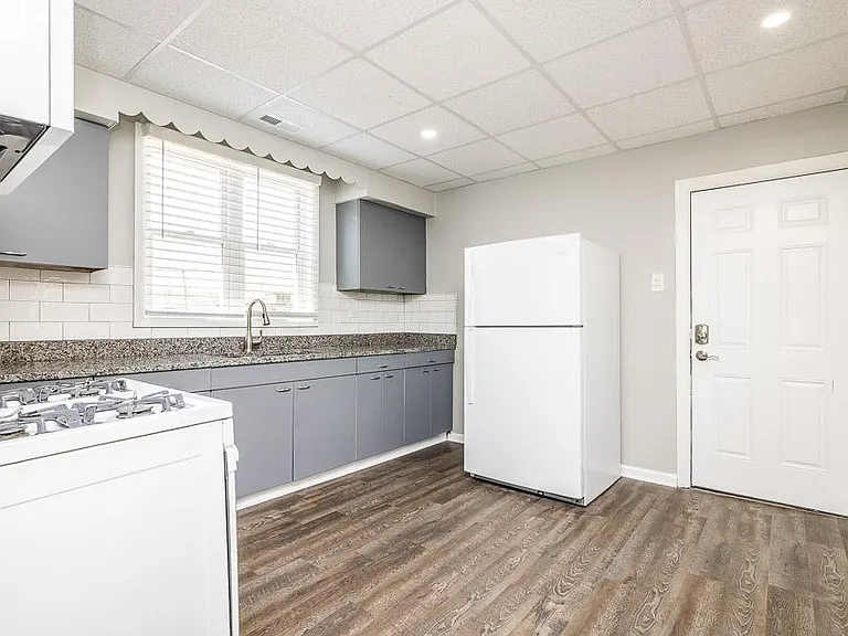 13250 S Carondolet Ave #2 — Photo 17