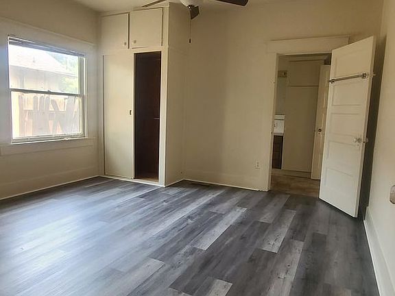 5th image of 621 Oak St
