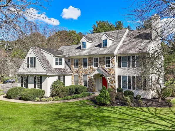 696 Paddock Cir, West Chester, PA 19382