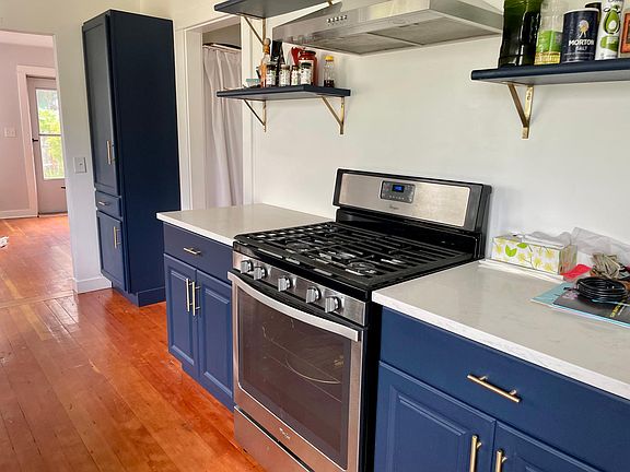 5th image of 1017 Mason St