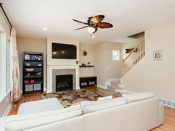 3rd image of 9 Woodfield Ct