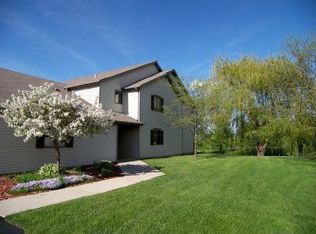 W194S7782 Overlook Bay Rd APT G, Muskego, WI 53150