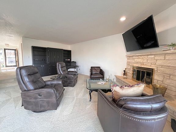 3rd image of 3170 W Catalina Ln