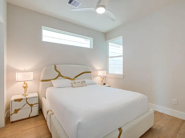 5215 Noble St #B — Photo 15