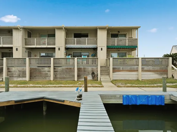 1902 Bayhouse Dr, Rockport, TX 78382