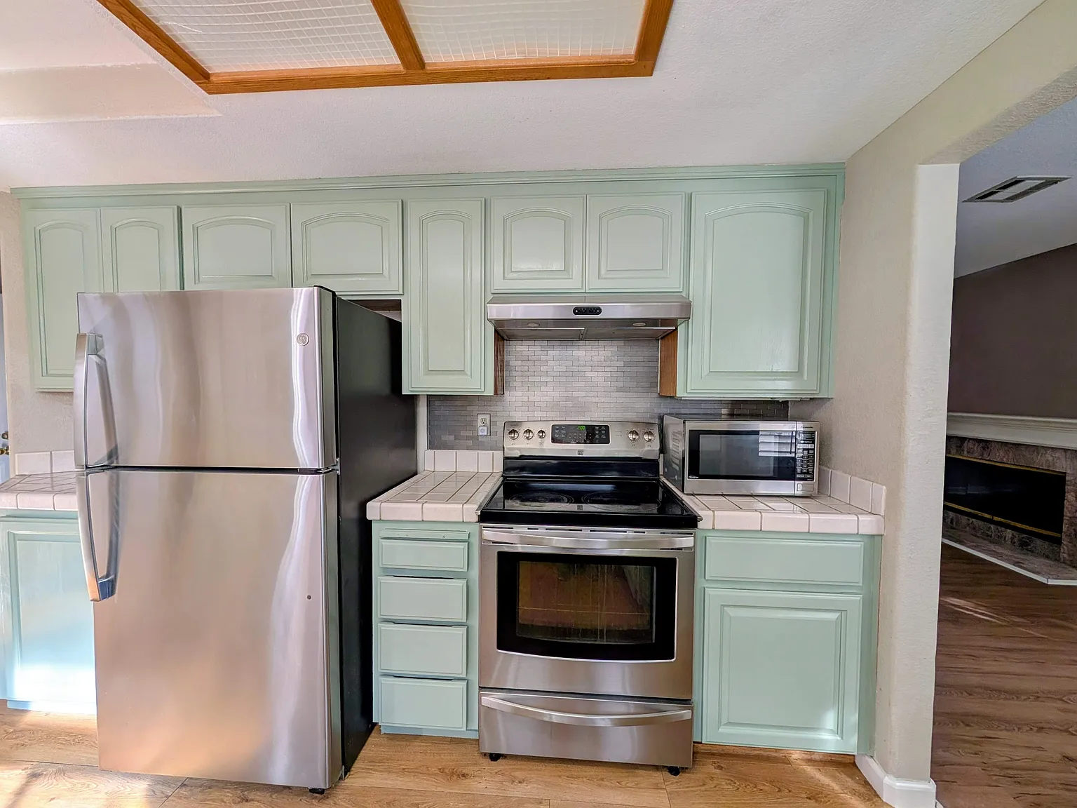 3 bed, 2.5 bath, 1666 sqft, $3,900 — Photo 4