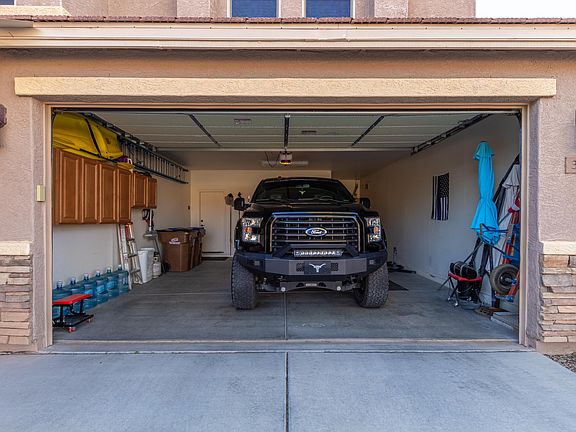 4th image of 371 E Pasture Canyon Dr
