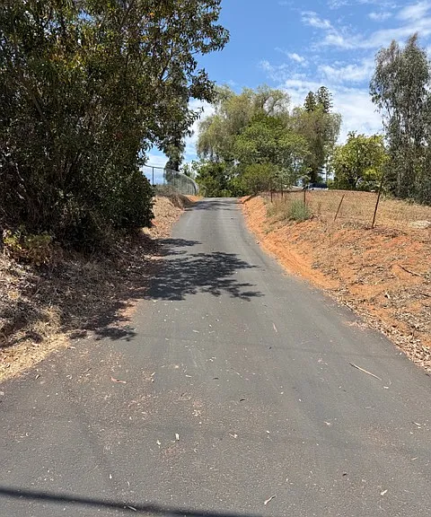 Eucalyptus Hills Dr — Photo 5