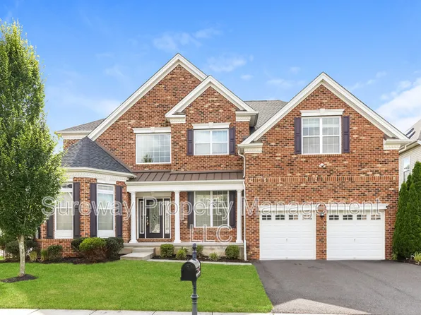 17 Greylynne Dr, Monroe Township, NJ 08831