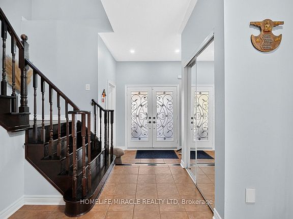 5th image of 21 Chalkfarm Cres