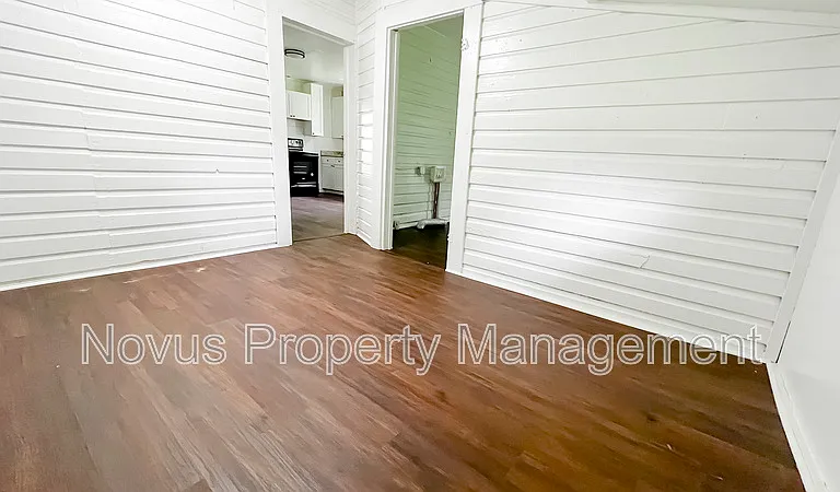 135 W Atlanta St — Photo 14