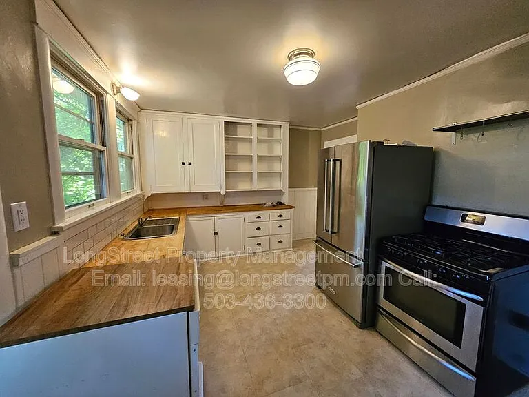 1402 SE 30th Ave — Photo 4
