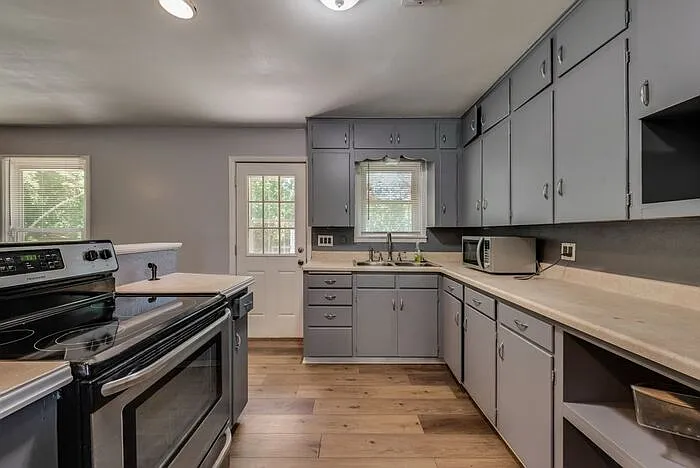 1014 W Belden St — Photo 6