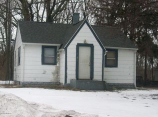 1301 Parkway Dr, Benton Harbor, MI 49022