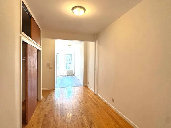 58-10 Myrtle Avenue image 6 of 15