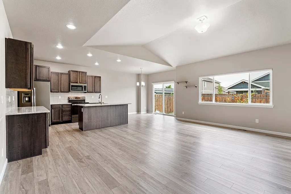 3 bed, 2952 sqft, $2,650 — Photo 4