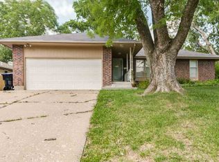 3712 SW 34th St, Topeka, KS 66614