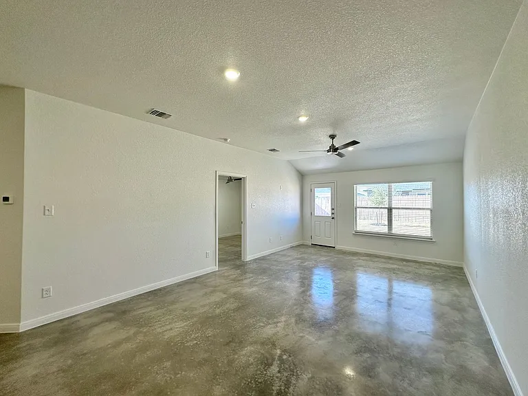 905 Cherry Laurel Ln — Photo 18