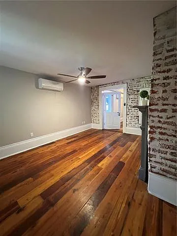 1119 Bourbon St #4 — Photo 10