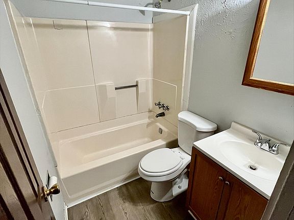 4th image of 75 Akers Ave #4