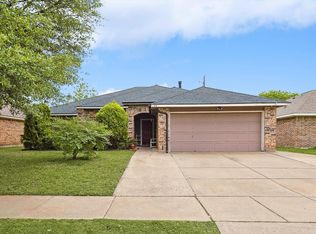 818 Simon Dr, Cedar Hill, TX 75104
