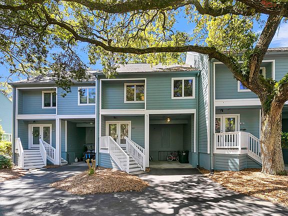 2nd image of 483 Sea Cloud Cir