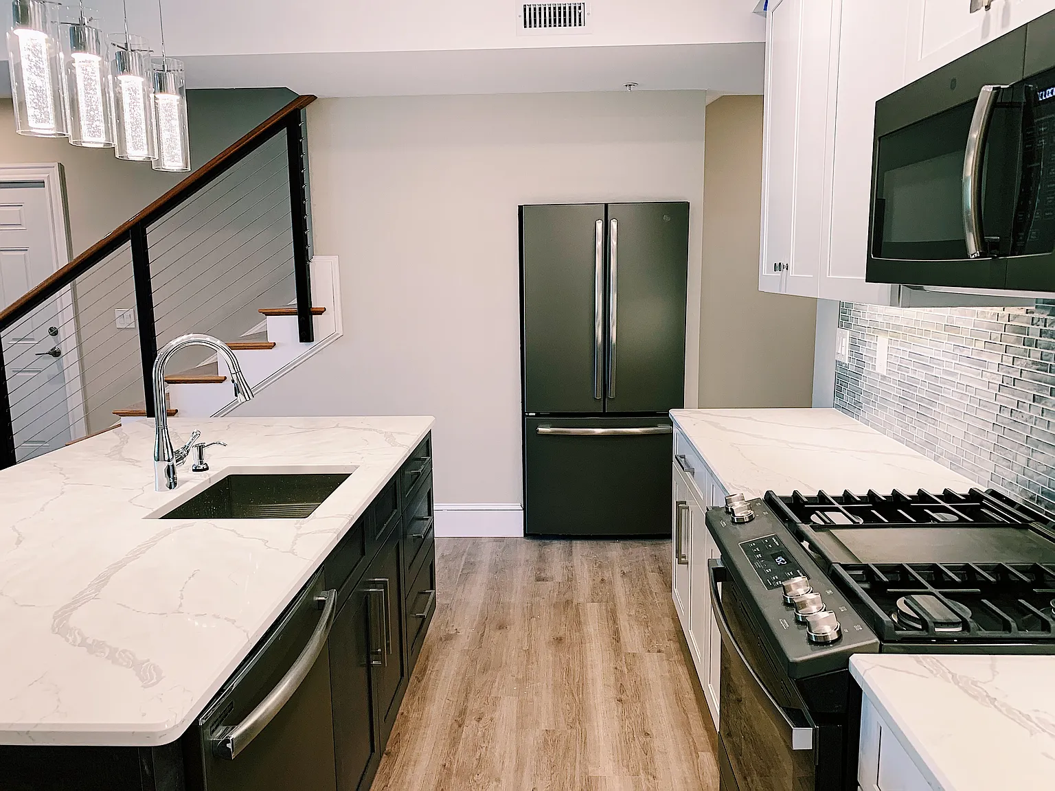 4 bed, 1490 sqft, $5,220 — Photo 3