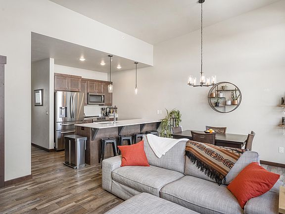 5th image of 320 Fox Springs Cir #204