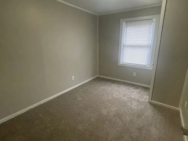 2443 Myers St — Photo 10
