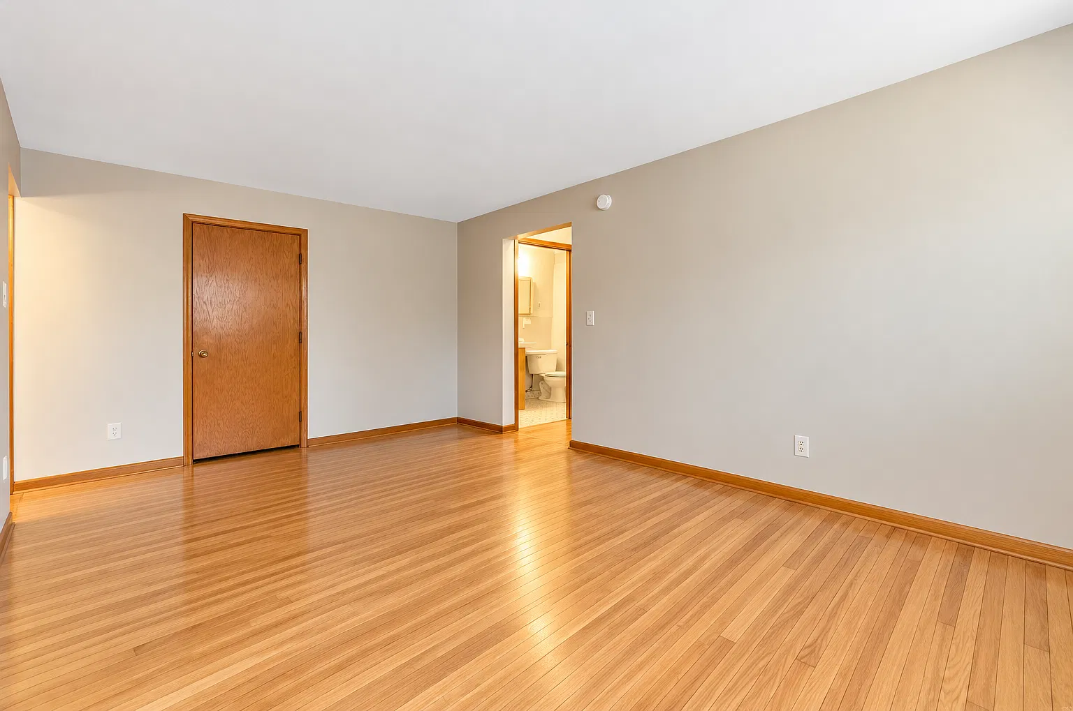 1 bed, $949 — Photo 4